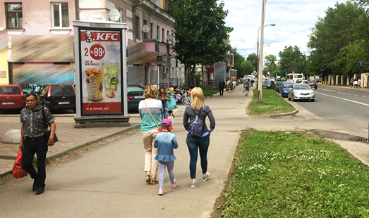 Пример размещения рекламы на уличных тумбах в Череповце