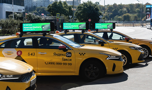 Пример размещения рекламы на такси