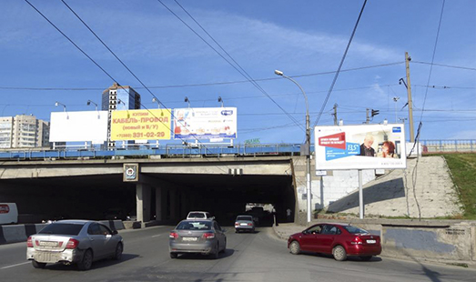 реклама на цифровом билборде на мосту Димитровский, перед путепроводом, правый берег