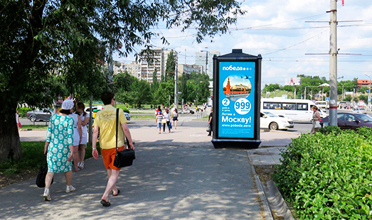 Пример размещения рекламы на уличных тумбах в Перми