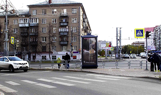 Пример размещения рекламы на уличных тумбах в Челябинске