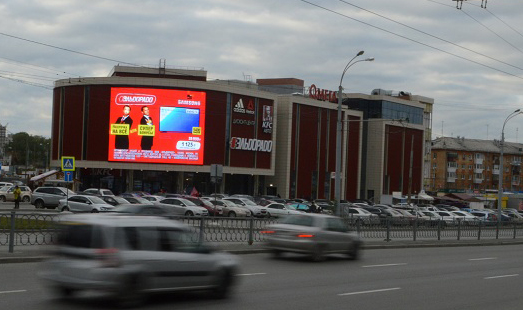 реклама на цифровом медиафасаде на ул. Ильича, 74, ТЦ Омега
