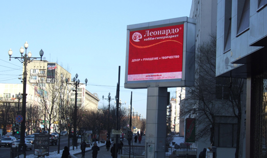 реклама на цифровом медиафасаде на ул. Муравьева-Амурского/ ул. Дзержинского