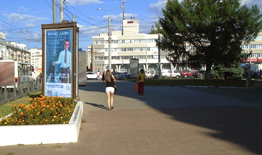 Реклама на уличных тумбах в Костроме