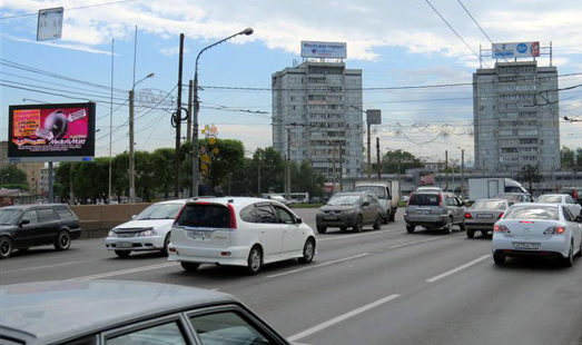 реклама на цифровом билборде на Предмостной площади, выезд на коммунальный мост, справа 2-я конструкция
