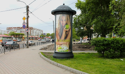 Пример размещения рекламы на уличных тумбах в Красноярске