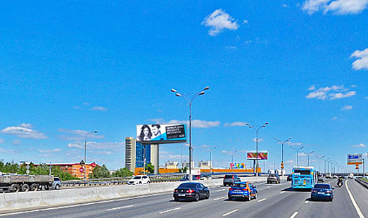 Пример размещения рекламы на цифровом видеоэкране на МКАДе 81 км., выезд с Дмитровского шоссе в сторону Алтуфьевского шоссе, внешнее ТРЦ РИО
