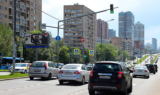 Реклама на щите на проспекте Вернадского, д. 21, к. 1; 100 м до пересечения с улицей Крупской; на разделительной полосе; cторона Б