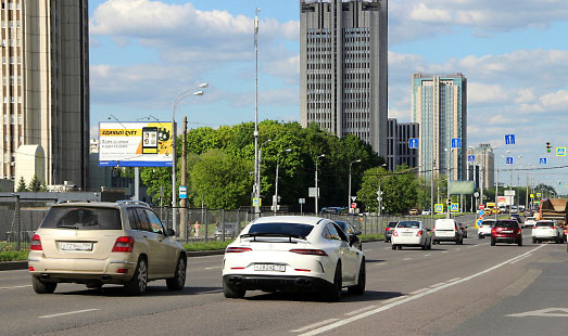 Реклама на щите на проспекте Вернадского, д. 12сБ; 100 м после пересечения с улицей Кравченко; cторона Б