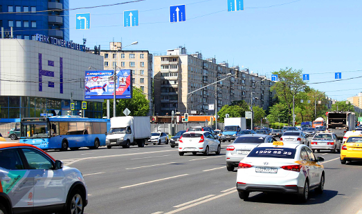 Реклама на щите на Дмитровском шоссе, д. 27, к. 1; пересечение с Красностуденческим проездом; cторона Б