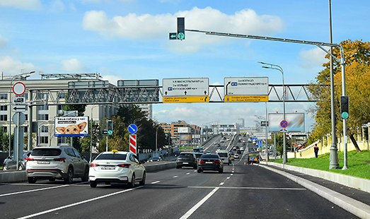 Реклама на щите на Звенигородском шоссе, д. 25, с. 3; cторона Б
