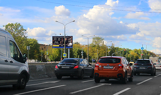 Реклама на щите на Каширском шоссе, д. 26, к. 1; cторона Б