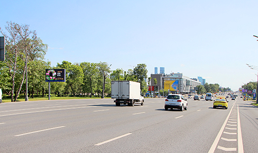 Реклама на щите на Кутузовском проспекте, д. 52; 550 м до пересечения с Рублёвским шоссе; cторона Б