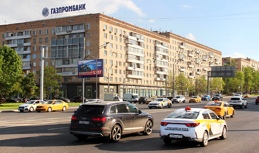 Реклама на щите на Ленинском проспекте, д. 41А; 100 м до съезда на ТТК; cторона Б