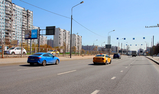 Реклама на щите на Рублёвском шоссе, д. 34, к. 1; на разделительной полосе; cторона Б
