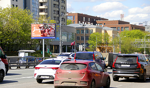 Реклама на щите на ТТК; съезд на Верхнюю Красносельскую улицу; (внутренняя сторона); cторона Б
