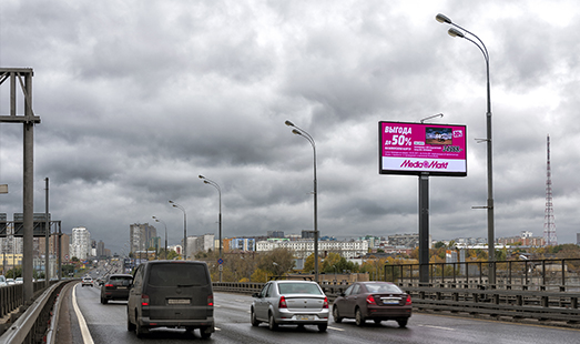 Пример размещения рекламы на цифровом билборде на Звенигородском ш., из центра, 700 м до пересечения с ул. Мневники в Москве