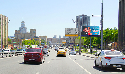 Пример размещения рекламы на цифровом билборде на Ленинградском ш.   5А, съезд с моста через Рижскую ж/д в Москве; cторона А