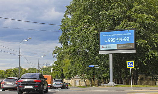 Пример размещения рекламы на цифровом билборде на Госпитальной наб., после пересечения с ул. Госпитальная в Москве