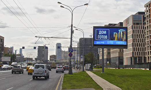 Пример размещения рекламы на цифровом билборде на ТТК, Новая Башиловка ул., после пересечения с Петровско-Разумовской аллеей в Москве