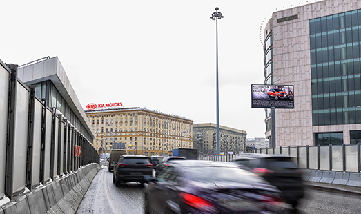 Пример размещения рекламы на цифровом билборде на ТТК, Запад, внешняя, съезд на Кутузовский пр-т в Москве