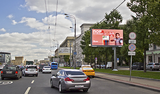 Пример размещения рекламы на цифровом билборде на Кутузовском пр-те, д. 45, (м/у 1-2 оп. после пересечения с ул. 1812 года) в Москве