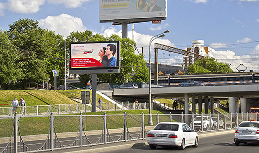 Пример размещения рекламы на цифровом билборде на Рублевском ш., четная сторона, 30 м после пер-я с Ивана Франко ул. в Москве