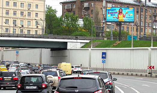 Пример размещения рекламы на цифровом билборде на ТТК, внутренняя сторона, съезд с Беговой улицы на улицу 1905 года в Москве