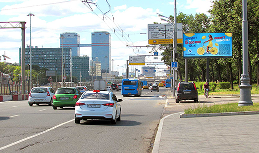 Пример размещения рекламы на цифровом билборде на Ленинградском просп., пересечение с Театральной аллеей в Москве