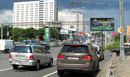 Пример размещения рекламы на цифровом билборде на Ярославском ш., д. 2, на зеленом островке, до пересечения с ул. Красная Сосна в Москве