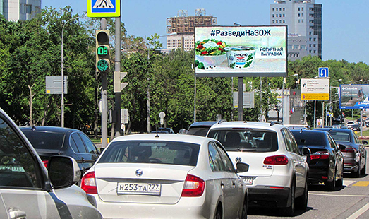 Пример размещения рекламы на цифровом билборде на просп. 60-летия Октября, дом 19, разделительная полоса в Москве