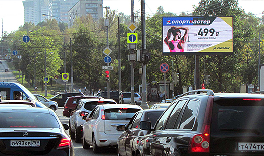 Пример размещения рекламы на цифровом билборде на Профсоюзной ул., дом 26/44, пересечение с Нахимовским проспектом в Москве