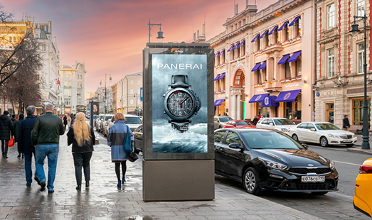 Пример размещения рекламы на цифровом сити-формате на ул. Петровка  5 (ТЦ Петровский пассаж, БЦ Берлинский дом, ТД ЦУМ) в Москве, сторона Б
