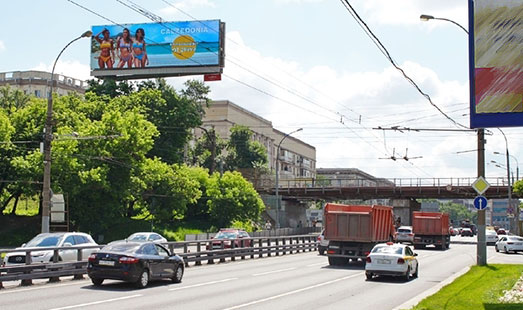 Пример размещения рекламы на цифровом суперсайте на Бутырской улице, д. 86; съезд на улицу Руставели; cторона Б