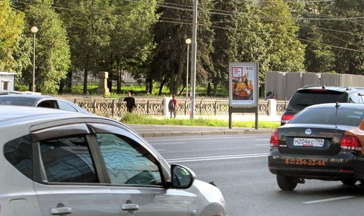 Сити-формат на б-ре Энтузиастов, напротив д. 2; м. «Площадь Ильича»; cторона Б