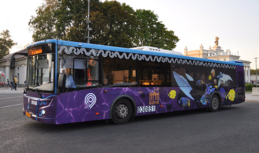 Пример размещения рекламы на автобусах Мосгортранса
