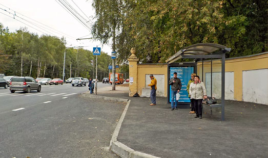Сити-формат на остановке на пр-те Гагарина; ост. «Администрация Приокского р-на»