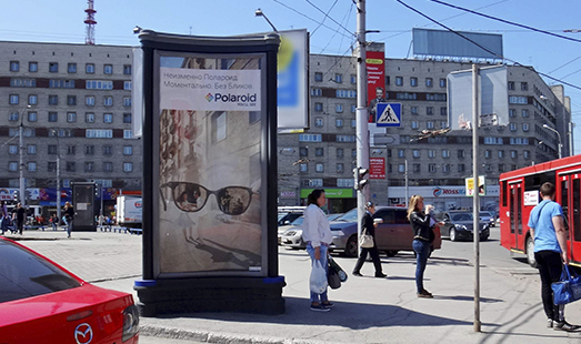 Пример размещения рекламы на уличных тумбах в Новосибирске