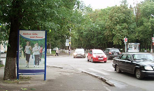 реклама на сити-форматах на пересечении Октябрьского пр. и ул. Кузнецкая, сторона Б