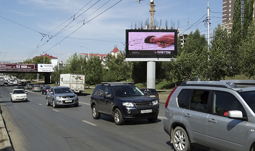 реклама на цифровом билборде на ул. 50 лет СССР, рядом со зданием № 25 /1