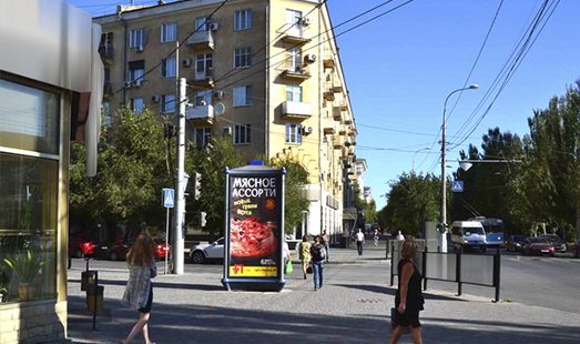 Пример размещения рекламы на уличных тумбах в Волгограде